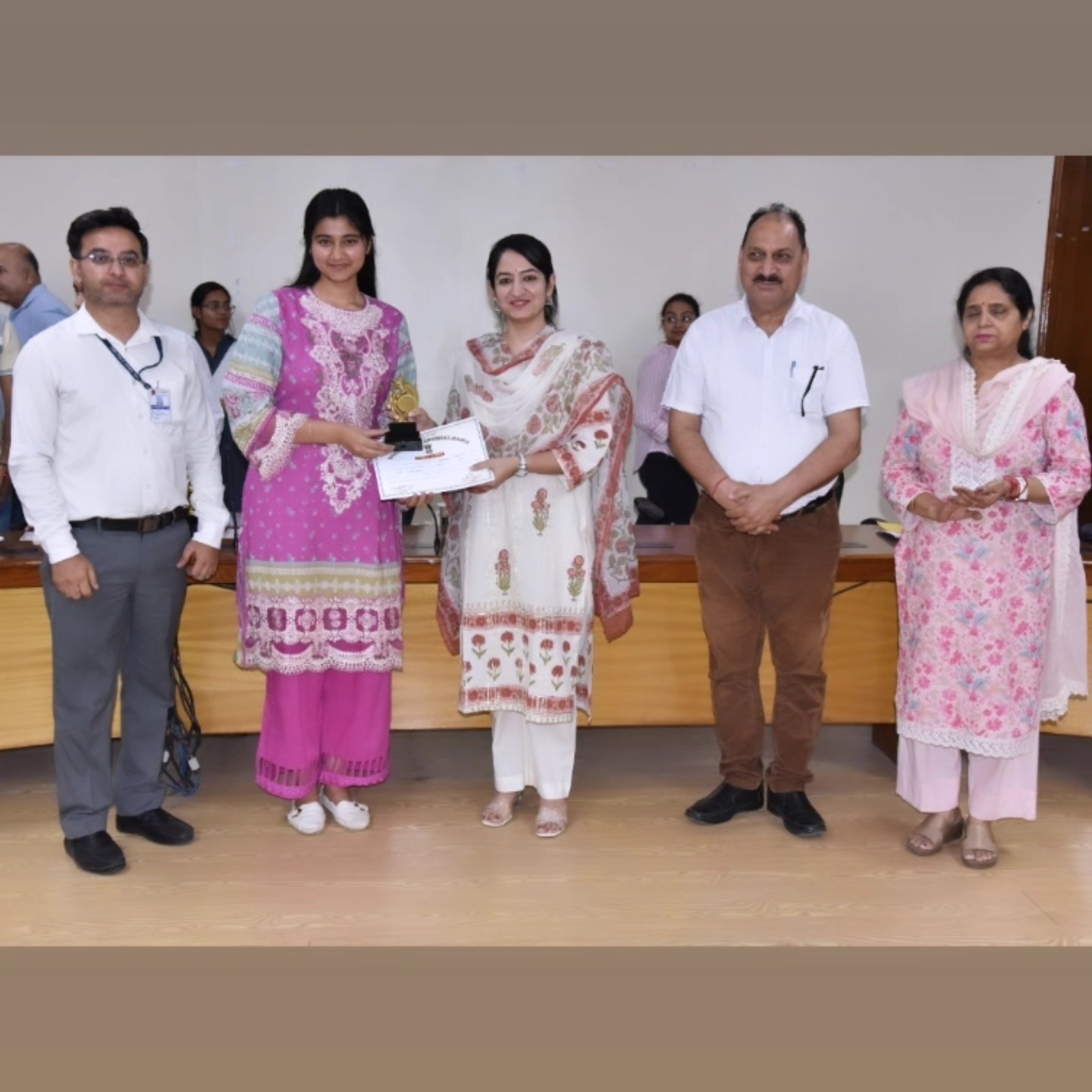 DC UDHAMPUR FELICITATES DISTRICT TOPPERS FROM APS UDHAMPUR